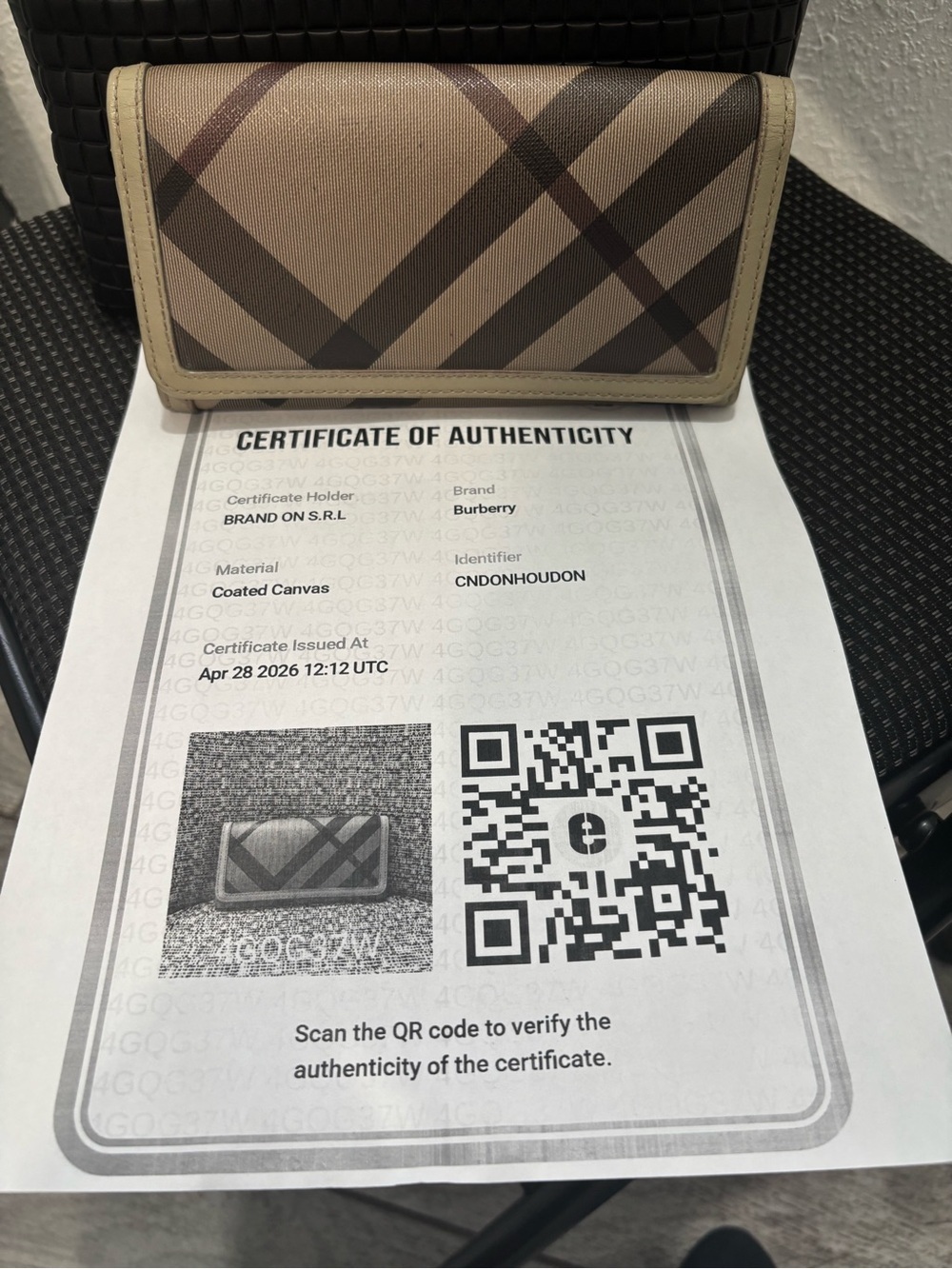 Authentic Burberry Beige Plaid Women's Wallet - Classic Check Design - Picture 9 of 10